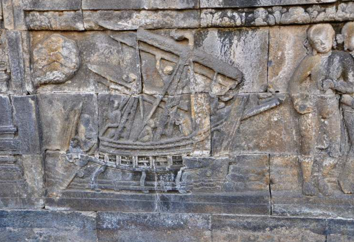 Gambar relief kapal di Candi Borobudur yang menggambarkan aktivitas pelayaran dan perdagangan orang-orang Nusantara. (Foto: Kaneti, M. and Ferrera, L.)