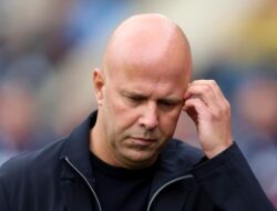 Arne Slot Pusing Usai Liverpool Kalah Beruntun dan Kehilangan Bek Muda Giovanni Leoni