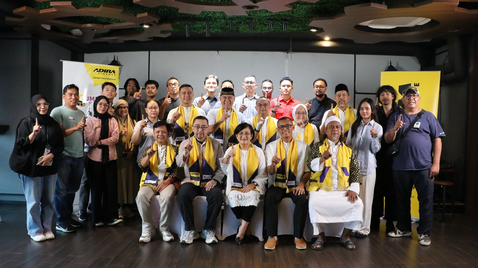 Adira Finance berangkatkan ratusan pelanggan beribadah ke Tanah Suci melalui program UMRAH untuk Sahabat tahun 2025. (Foto: Istimewa)