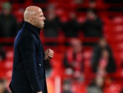 Arne Slot Sentil Alexander Isak, Ungkap Alasan di Balik Terpuruknya Liverpool