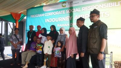 Penyerahan bantuan untuk para penyandang disabilitas. (Foto: Istimewa)