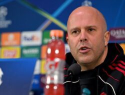 Arne Slot Sentil Mohamed Salah Salah Usai Pernyataan Kontroversial