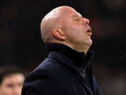 Darurat Bek di Liverpool, Arne Slot Dilema Bursa Januari dan Bidik Wonderkid Prancis