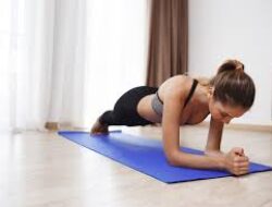6 Gerakan Fitness di Rumah yang Efektif, Praktis, dan Bisa Menggantikan Gym