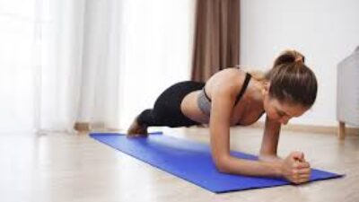 6 Gerakan Fitness di Rumah yang Efektif, Praktis, dan Bisa Menggantikan Gym