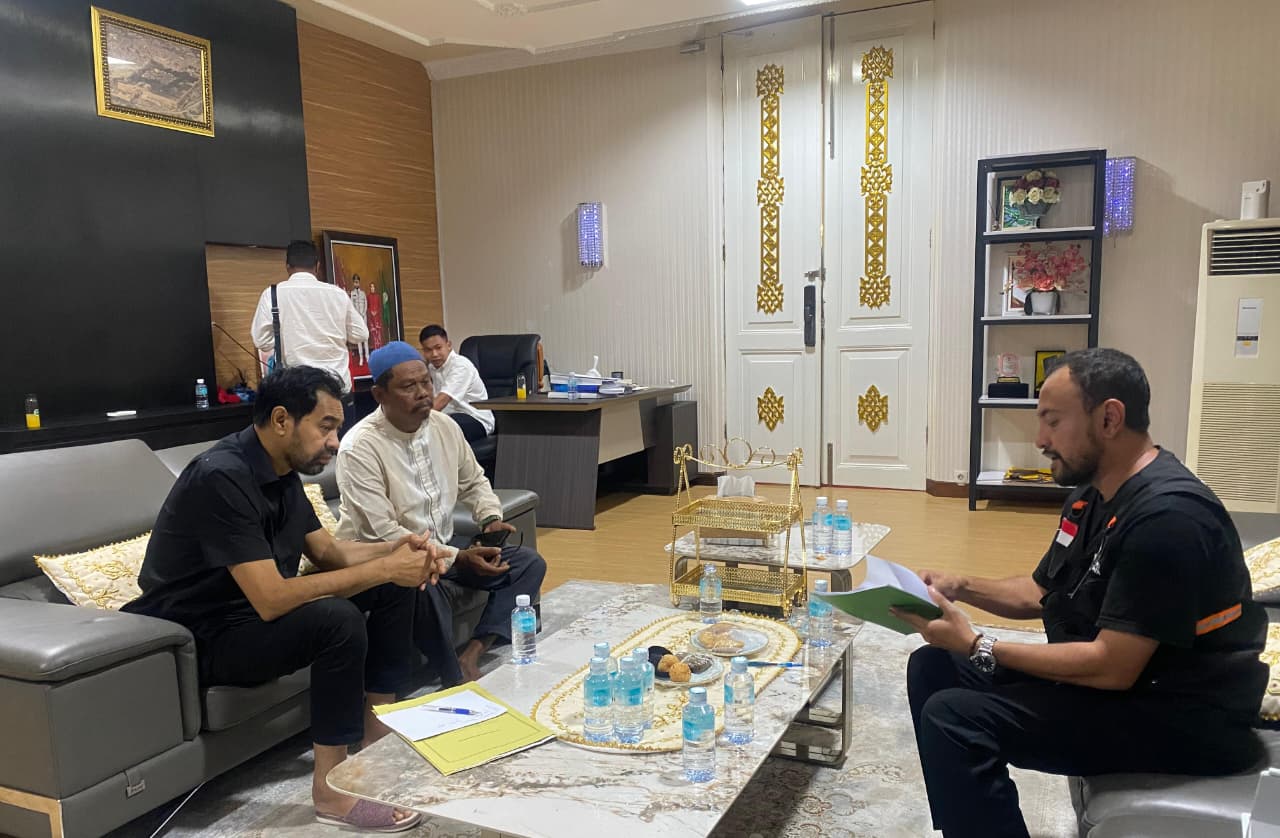 Dompet Dhuafa saat bertemu Gubernur Provinsi Aceh, Muzakir Manaf (Mualem) terkait kinerja penanganan dan pemulihan Aceh pascabencana banjir bandang. (Foto: Istimewa)