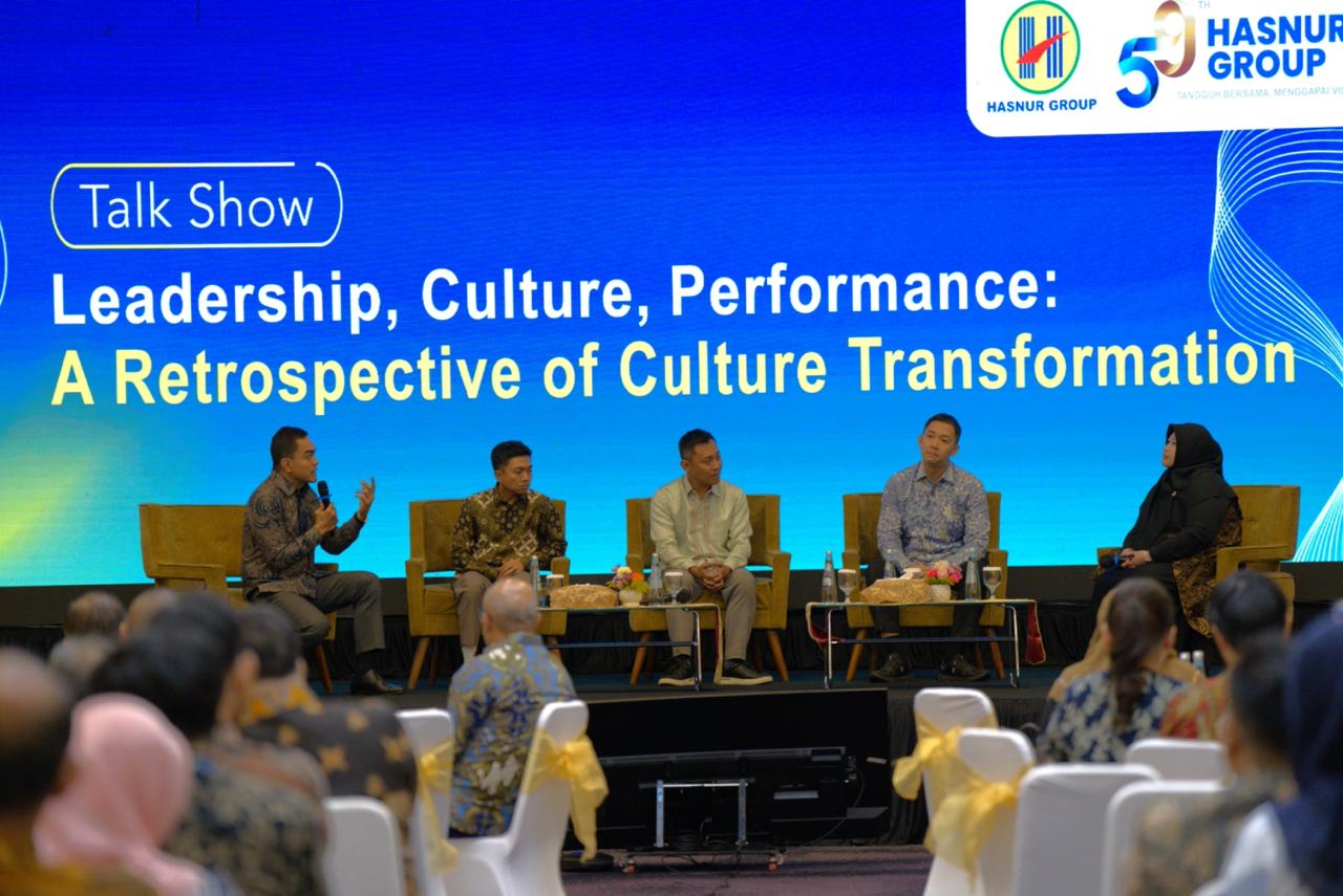 Sesi Diskusi Panel yang dipimpin Dr. Zulfikar Alimuddin bersama jajaran Direksi Hasnur Group, termasuk CEO Hasnur Group, Zainal Hadi HAS HB. pada Selasa (3/2/26) di Jakarta. (Foto: Istimewa)