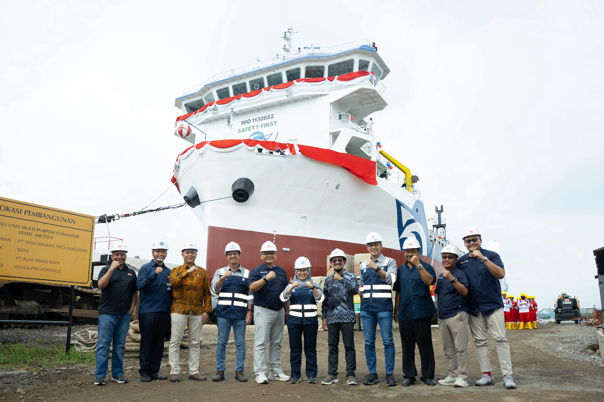 PT Alfa Trans Raya (ATR), anak usaha PT Cipta Krida Bahari (CKB Logistics), resmi luncurkan armada container vessel terbarunya, Alfa Trans Tiga, di area Pelabuhan Tanjung Emas, Semarang, Jawa Tengah. (Foto: Istimewa)
