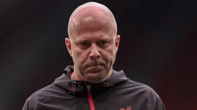 Petisi “Arne Slot Out” viral, fans Liverpool desak perubahan besar. (Foto: Istimewa)