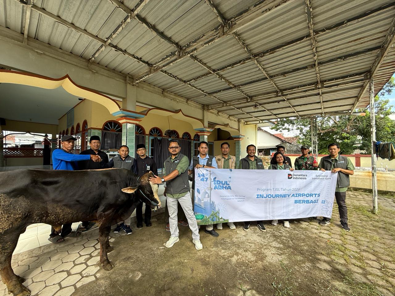 Bandara Internasional Banyuwangi serahkan hewan kurban dalam rangka Hari Raya Idul Adha 1447 Hijriah. (Foto: Istimewa)