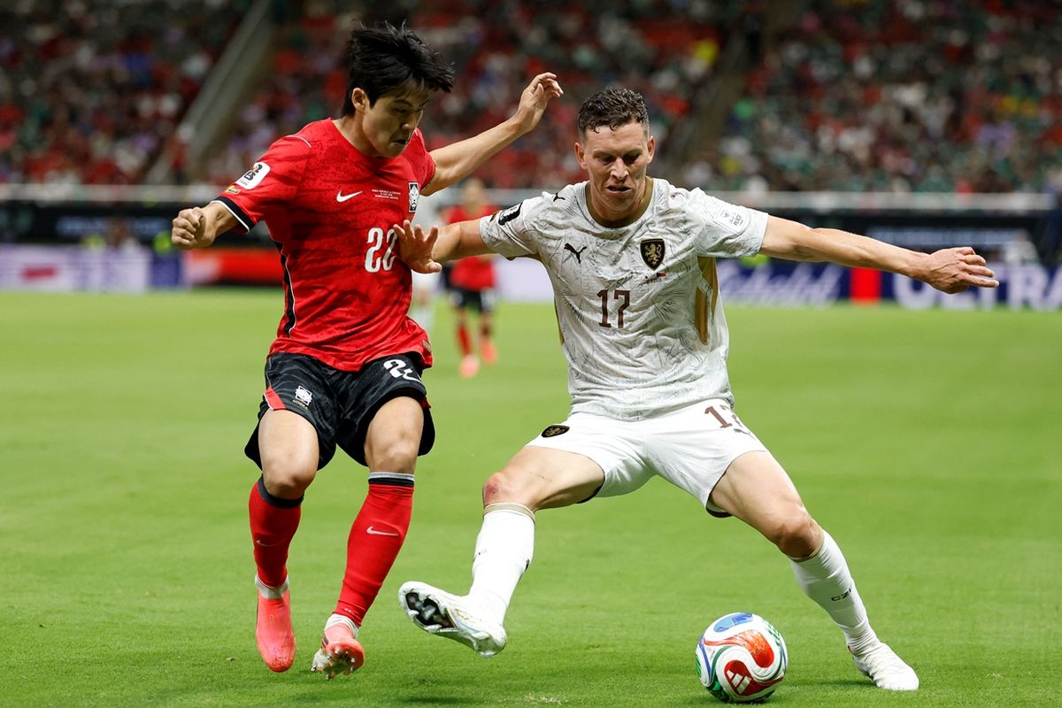 Tips nonton Piala Dunia 2026 agar tidak kelelahan. (Foto: Ulises RUIZ / AFP)