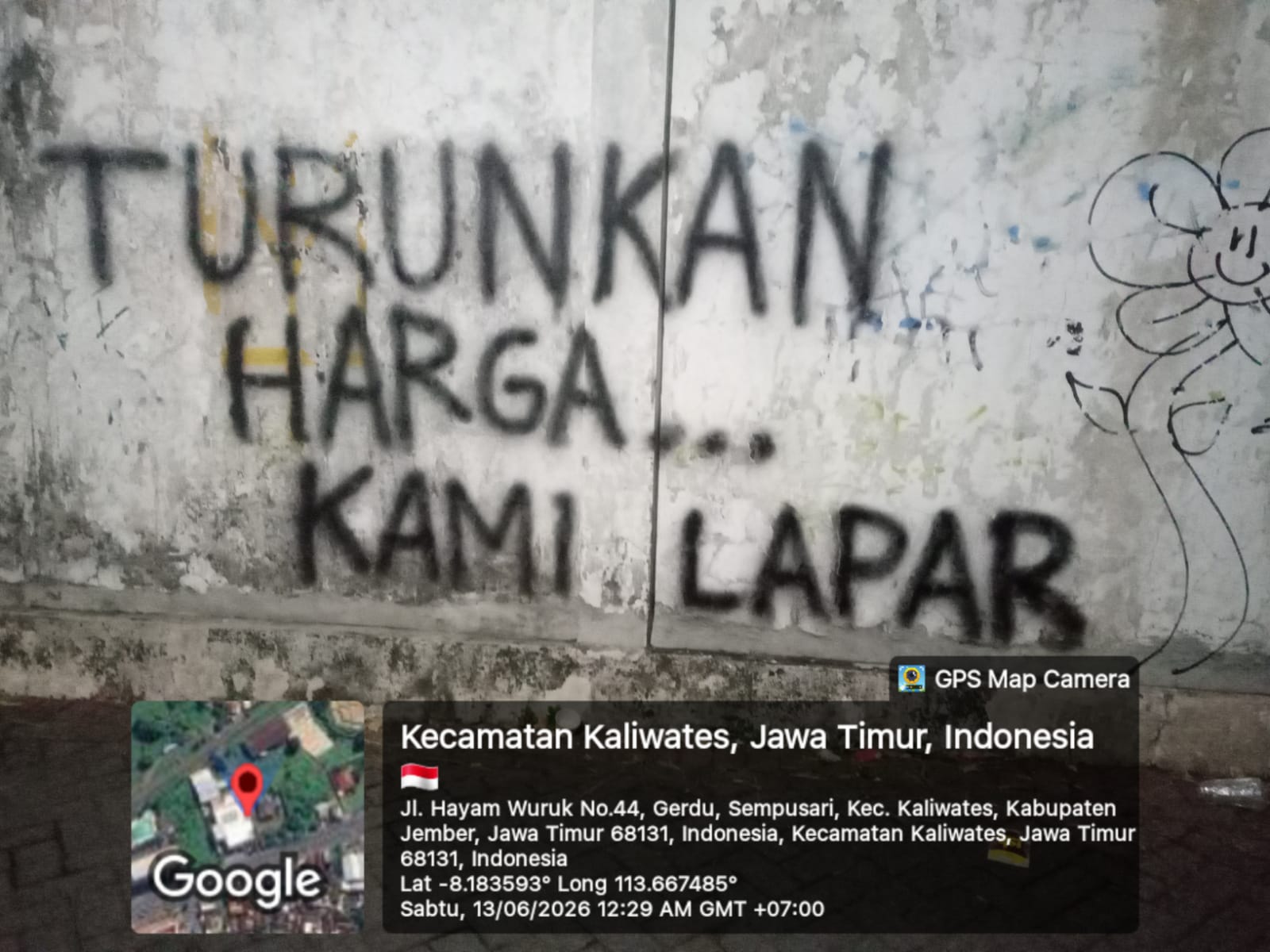 Salah satu grafiti di Jember yang memuat keresahan publik atas perekonomian di Indonesia saat ini. (Foto: Istimewa)